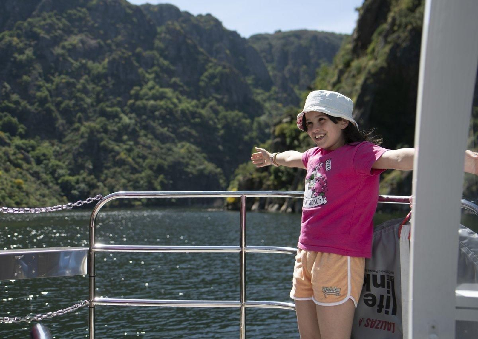 Jornada lúdica en la Ribeira Sacra de los colegios San Salvador de Arnoia y Concepción Arenal de Ourense.