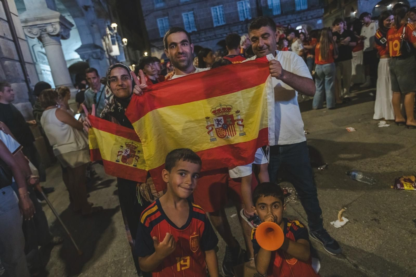 Galería | La ilusión por España en la semifinal tiñe de rojo la provincia de Ourense, en fotos