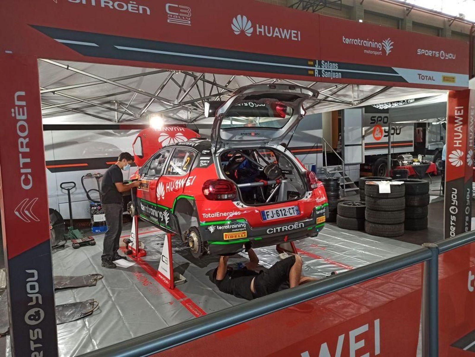 La jornada de verificaciones de este martes en Expourense da las últimas pinceladas para el Rally 2021 (David Villarino y Diego Sotelo)