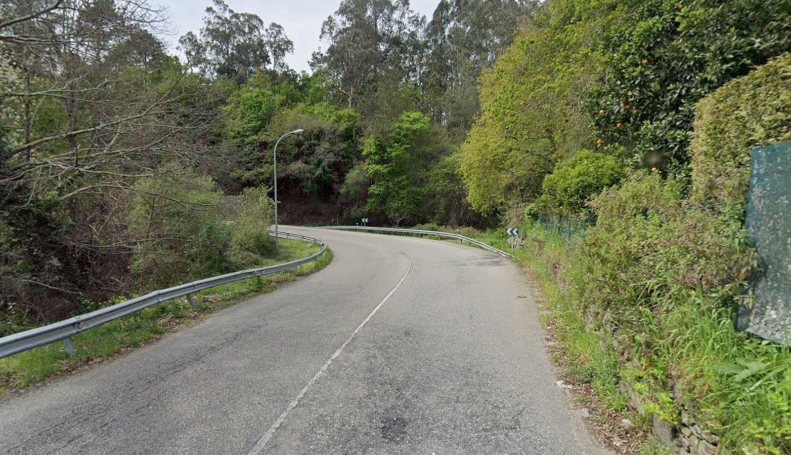 Imagen de la N-555 a su paso entre las parroquias de Cabeiro y San Esteban.