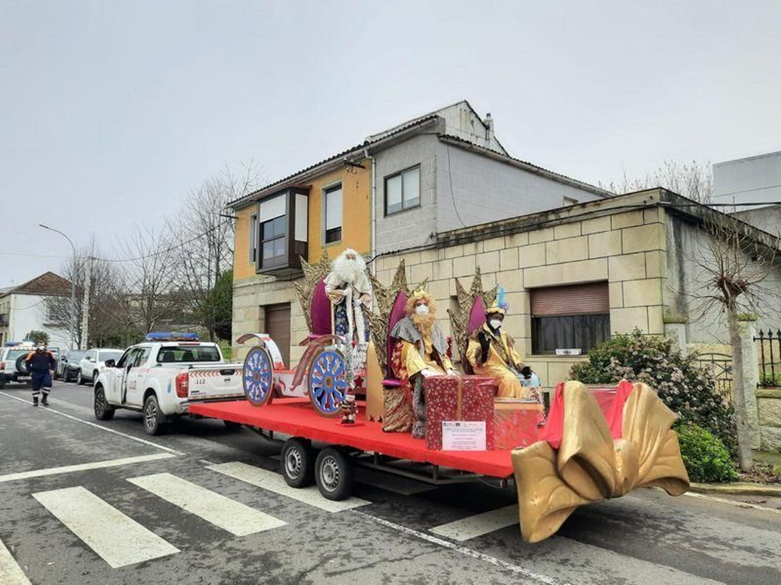 Los Reyes Magos y los pajes reales, a su paso por Castrelo de Miño