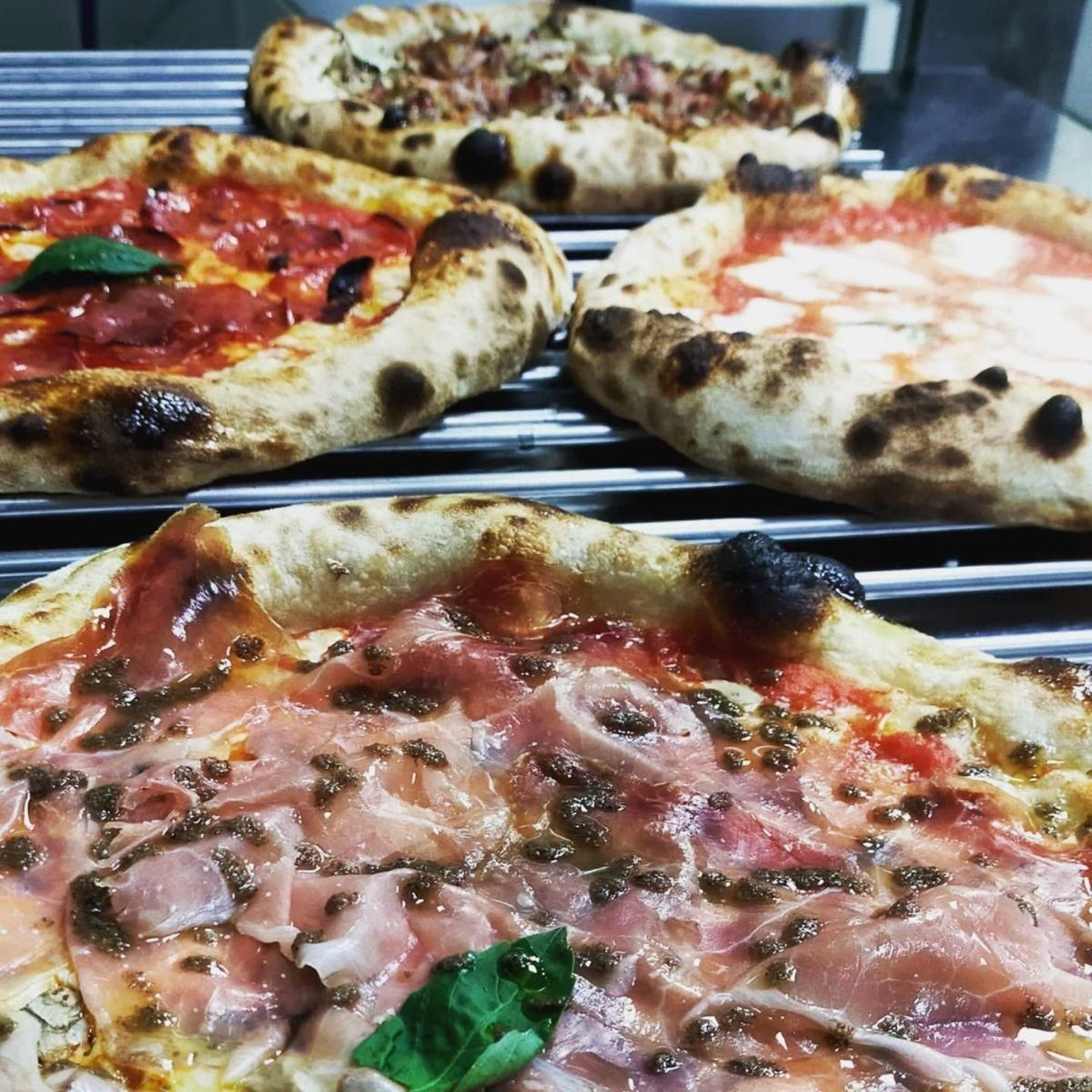 Preparadas al punto: cada pizza de La Terraza da Paolo es un viaje de los sentidos a la gastronomía italiana.