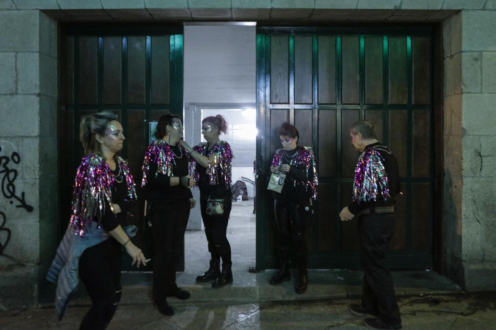 Galería | La ciudad respira Entroido en todas sus calles a la espera del desfile