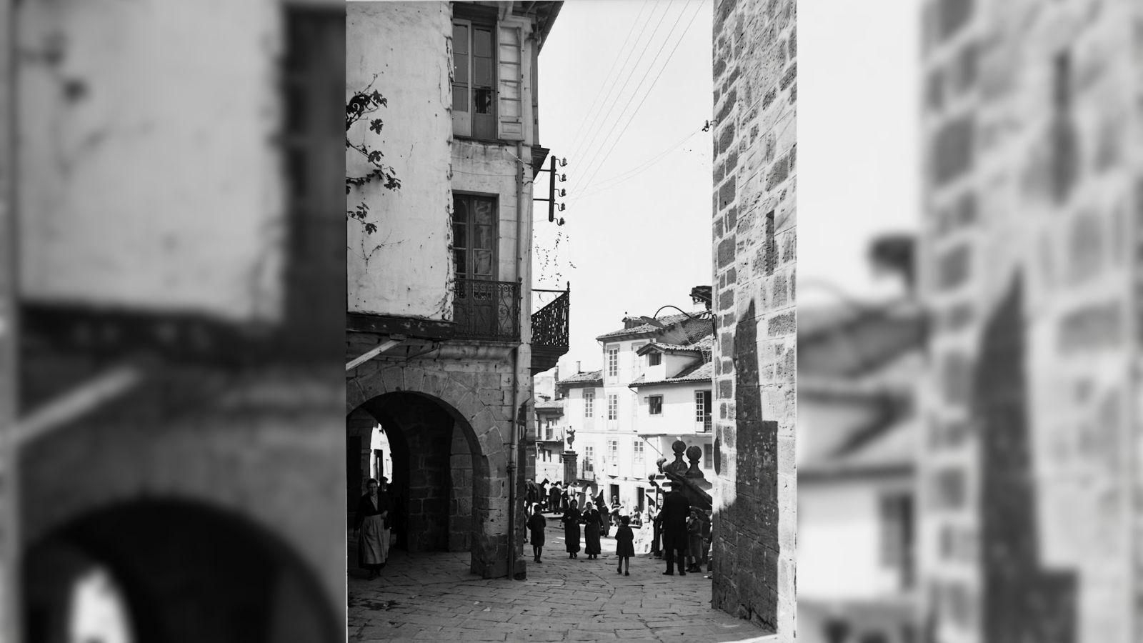 La entrada a la Plaza del Trigo a finales de los años 20 del siglo XX.