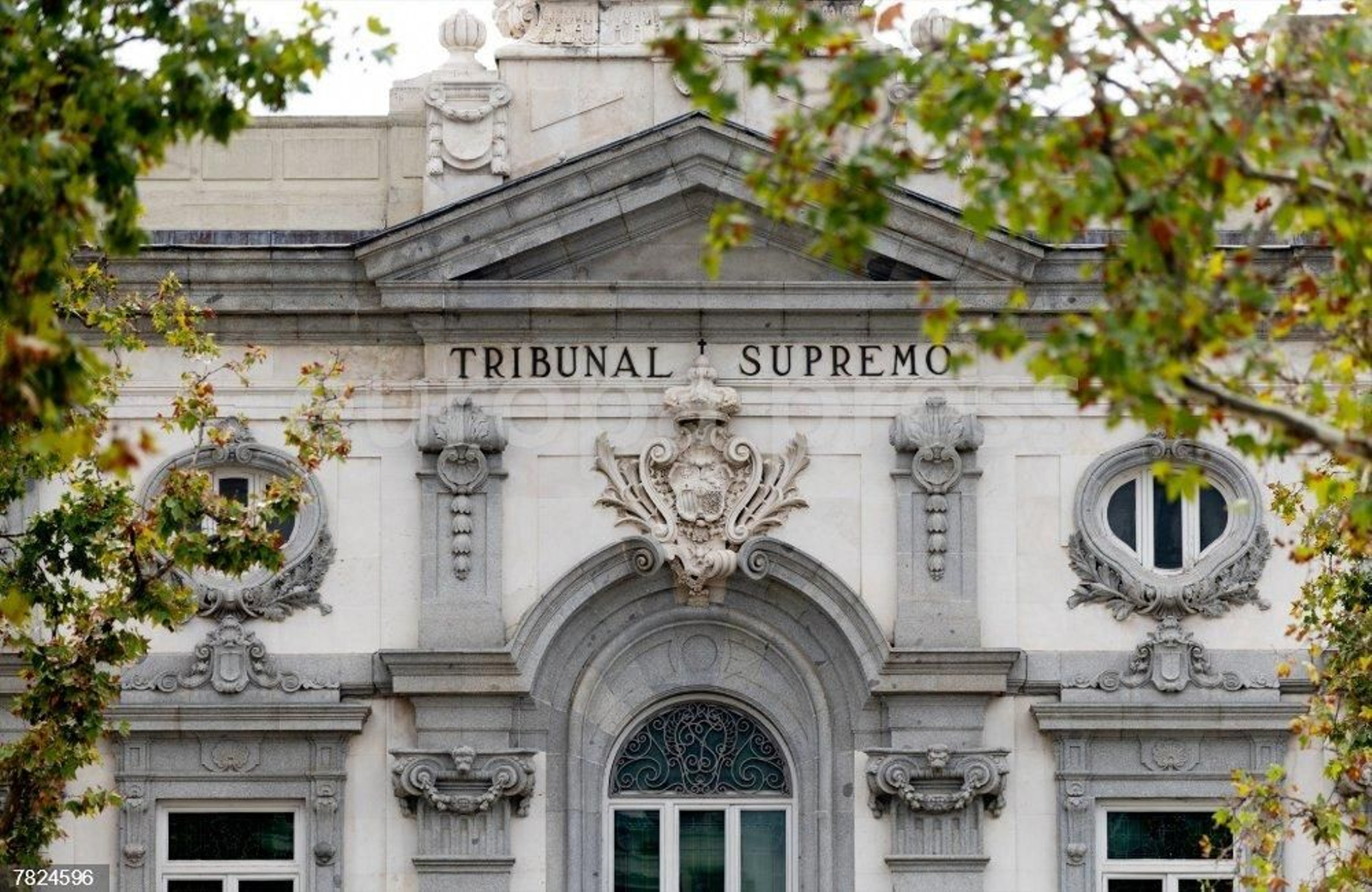 El Tribunal Supremo en la Plaza de la Villa de París, en Madrid.