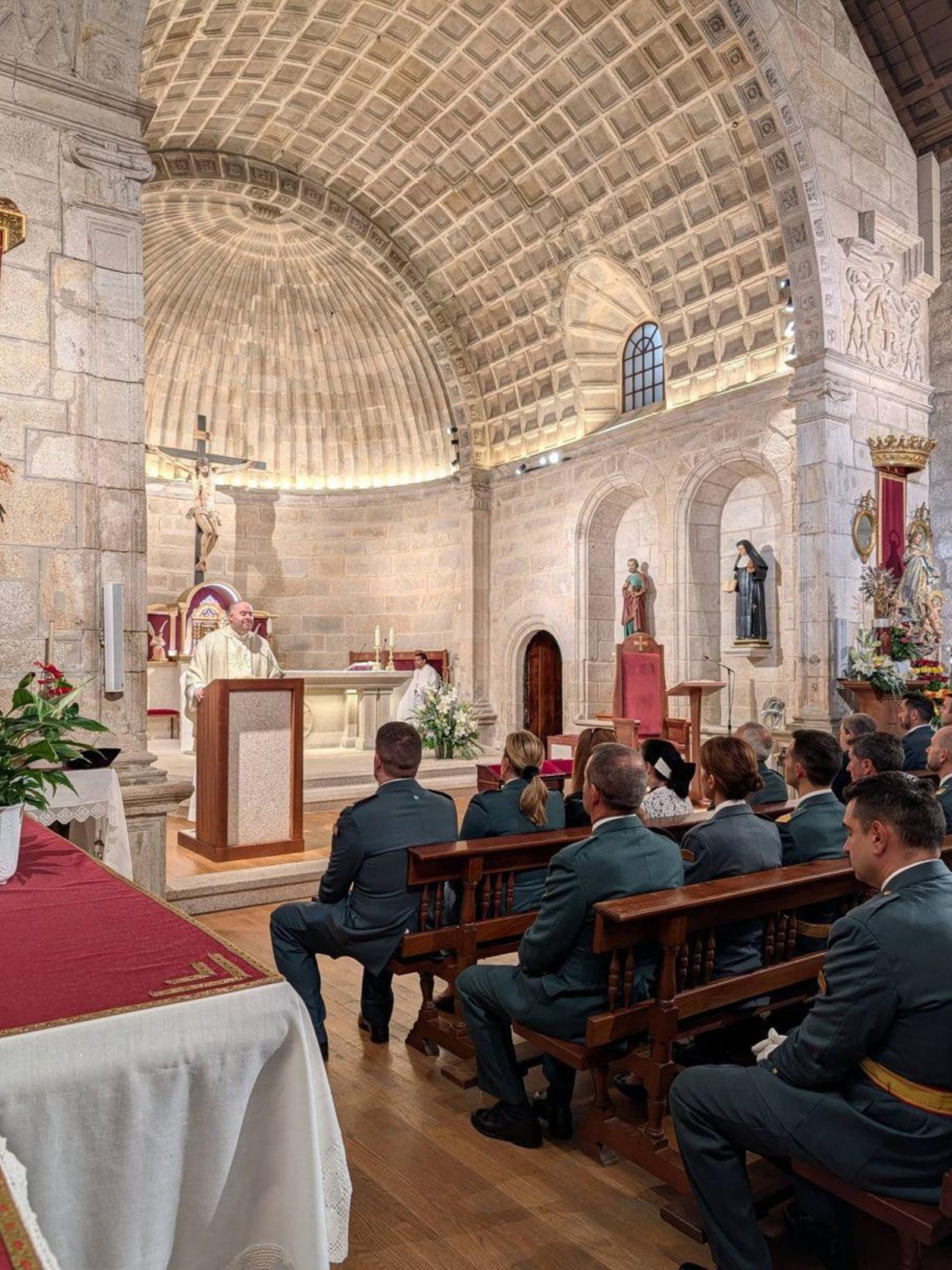 La iglesia de Santa María la Mayor acogió el oficio.