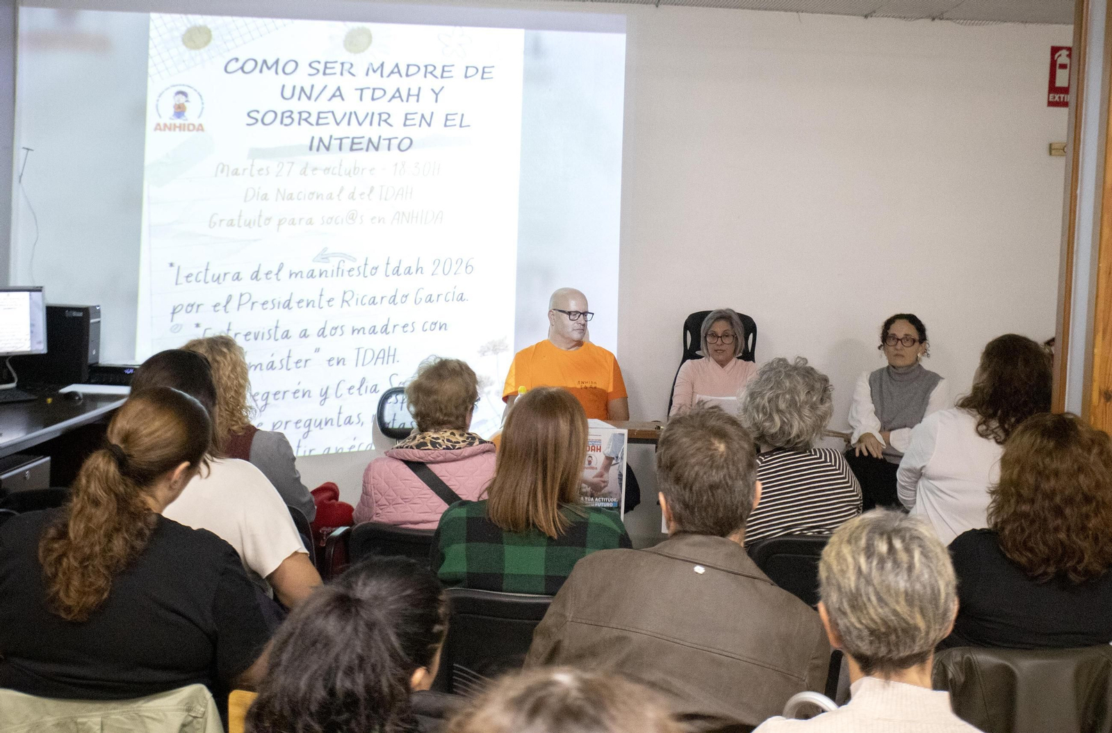 De izquierda a derecha, Ricardo García, Laura Legerén y Celia Soengas, en la charla celebrada en Anhida.