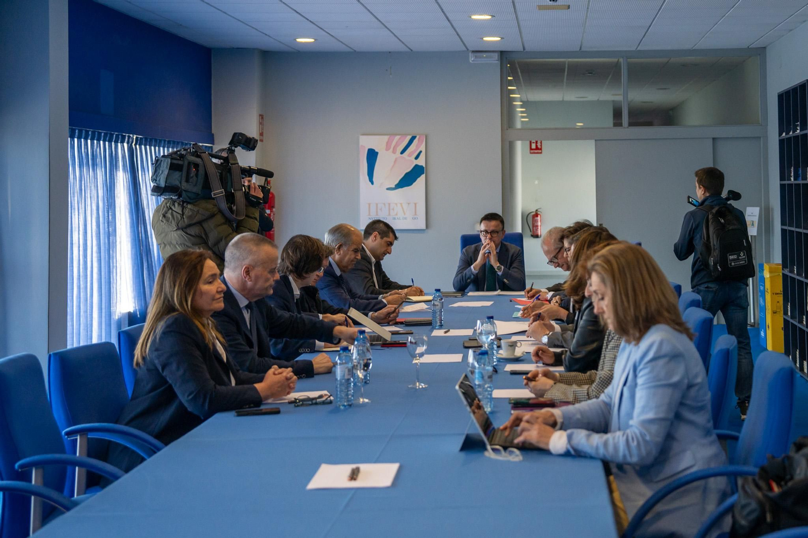 El patronato de Ifevi, reunido bajo la presidencia del conselleiro de Emprego.