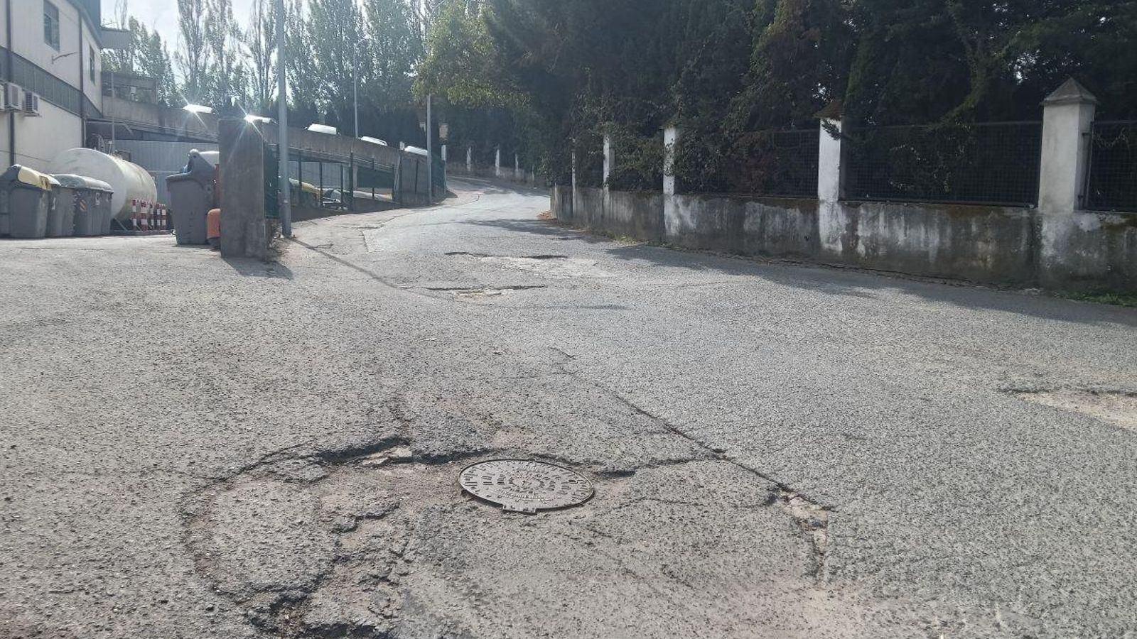 Estado lamentable da calzada.