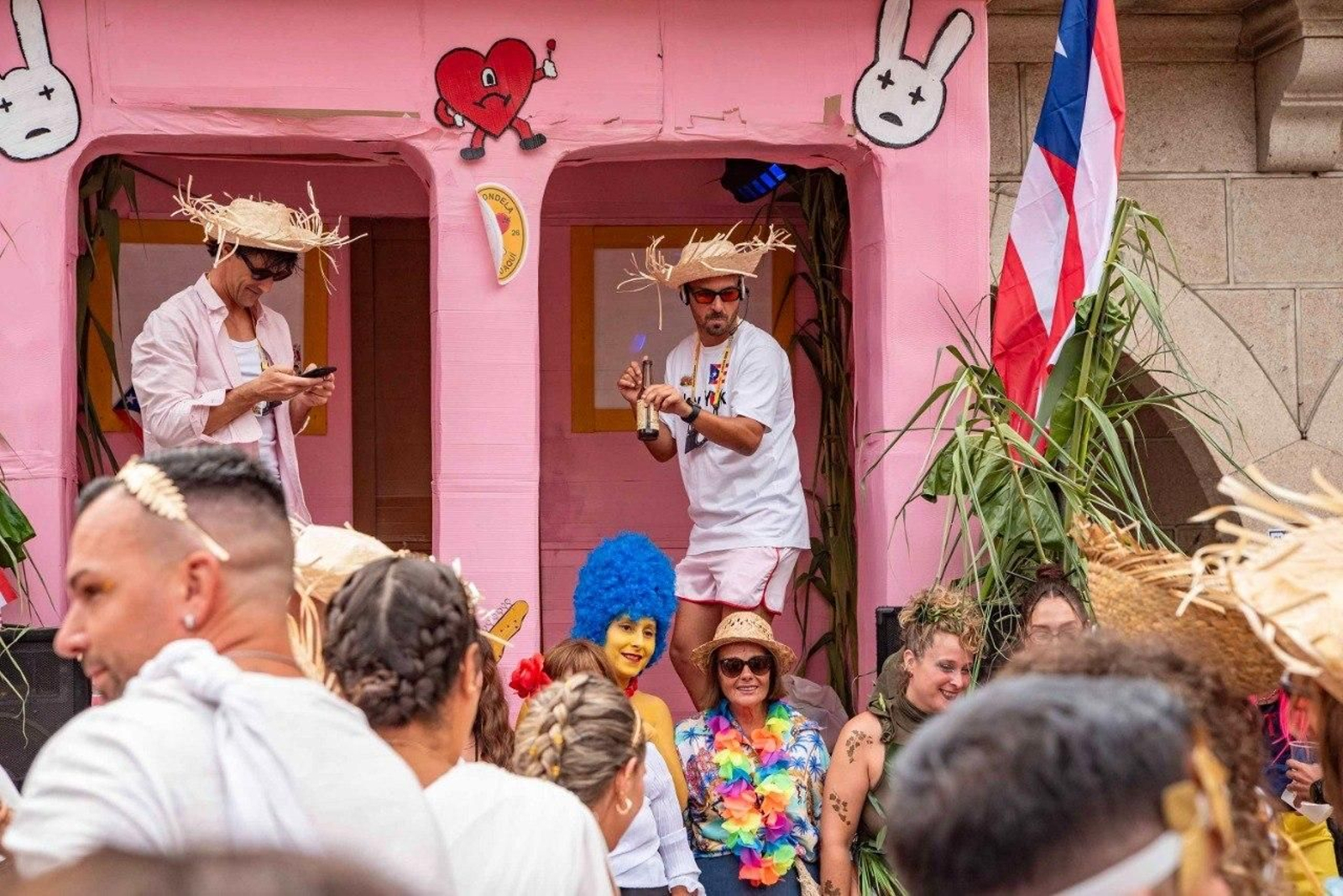 Galería | Coloridos disfraces visten las calles de Redondela