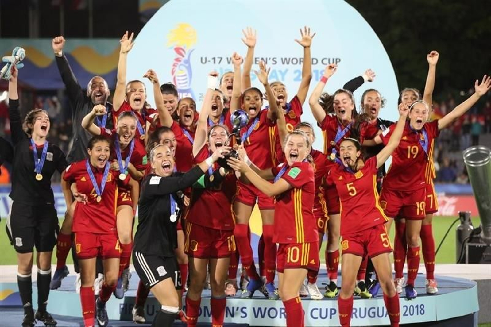Las jugadoras españolas celebran la victoria ante México