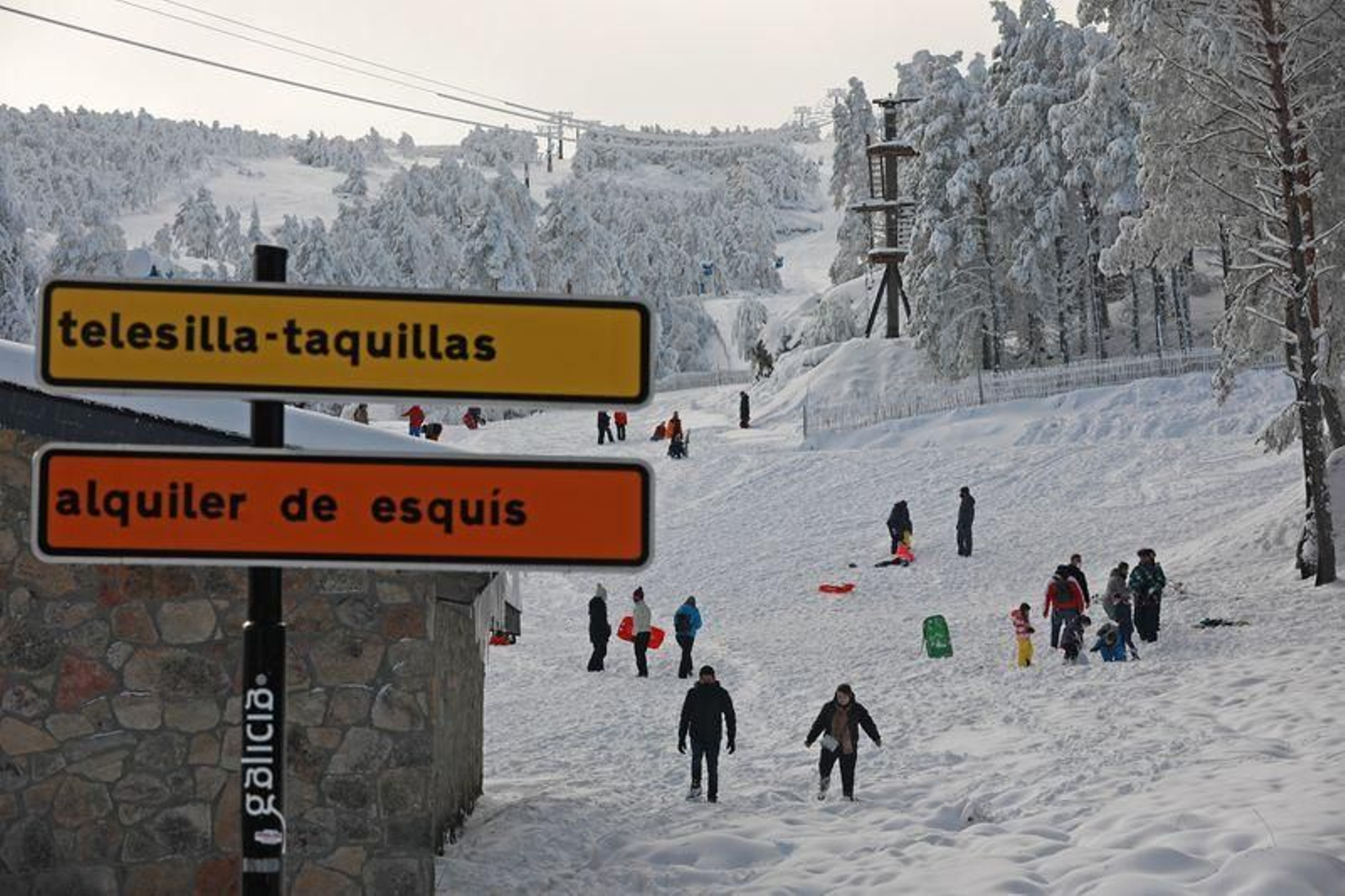 Una jornada en la nieve en Manzaneda (JOSÉ PAZ)