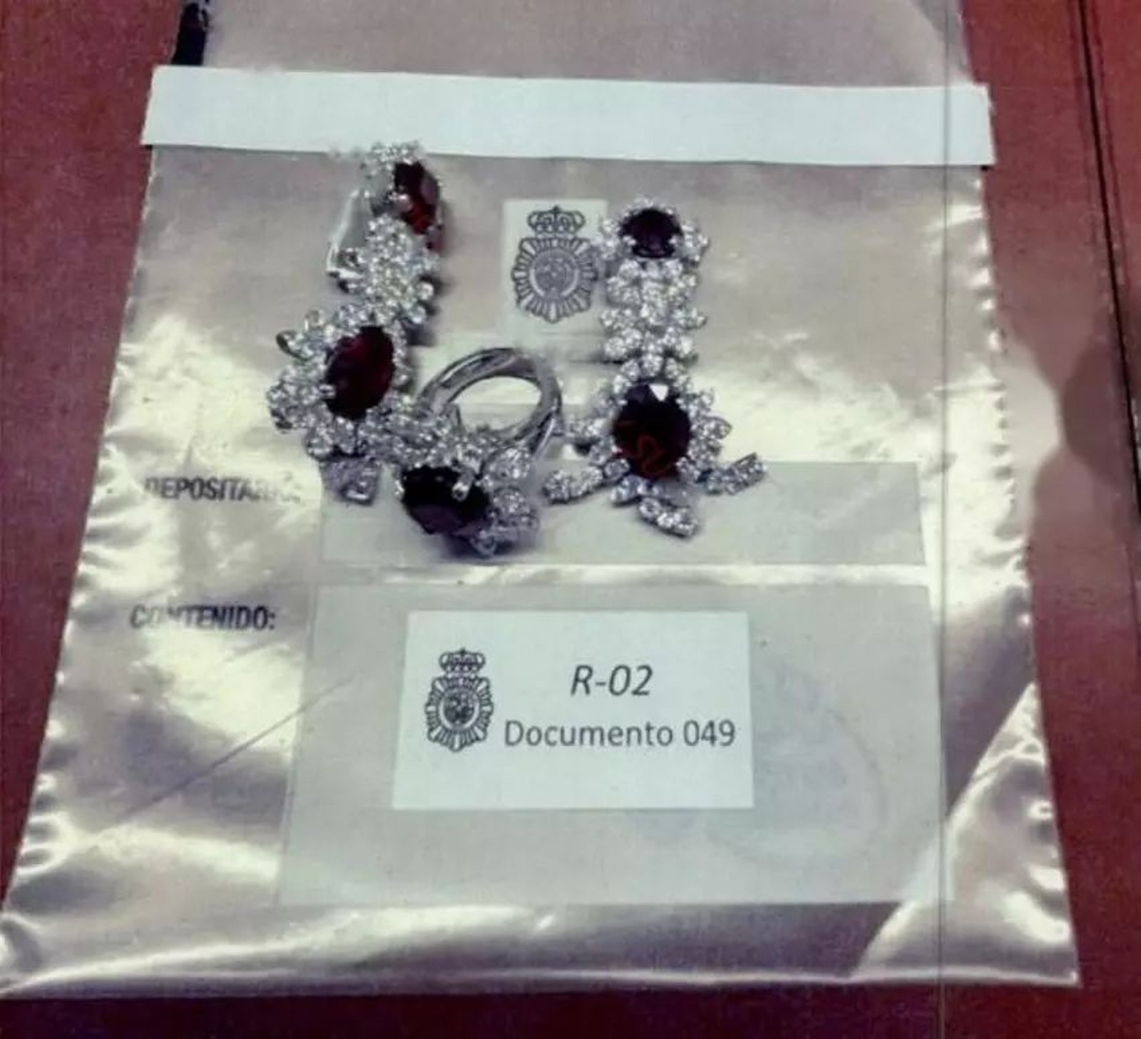Galería | Las joyas y los relojes que Zapatero guardaba en su despacho
