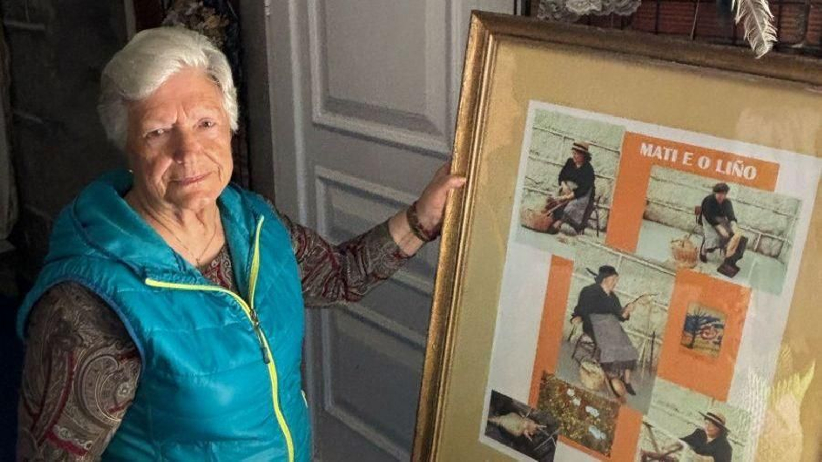 Matilde Gándara coas súas fotos do mundo do liño.