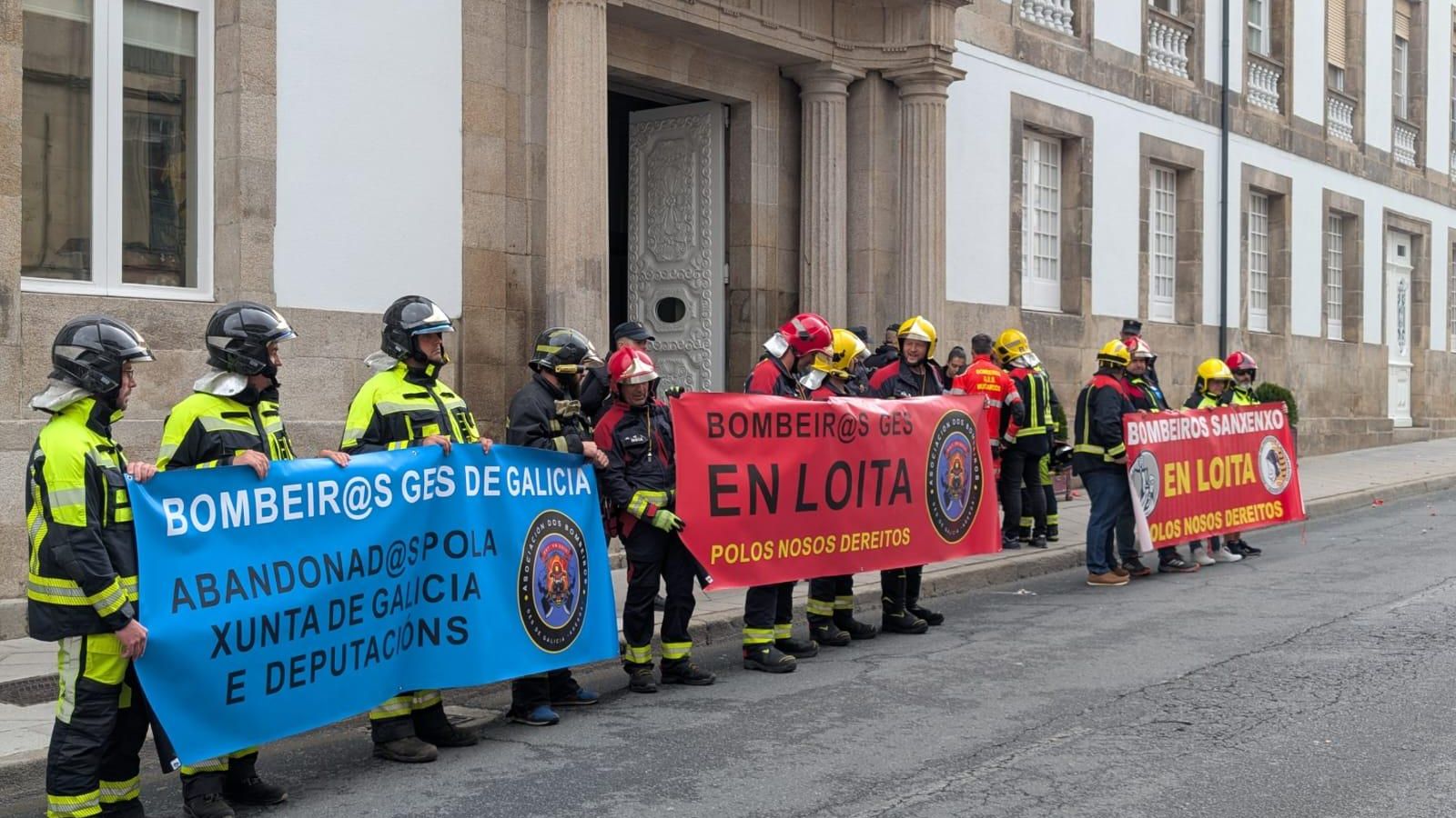 Protesta ante la Diputación.