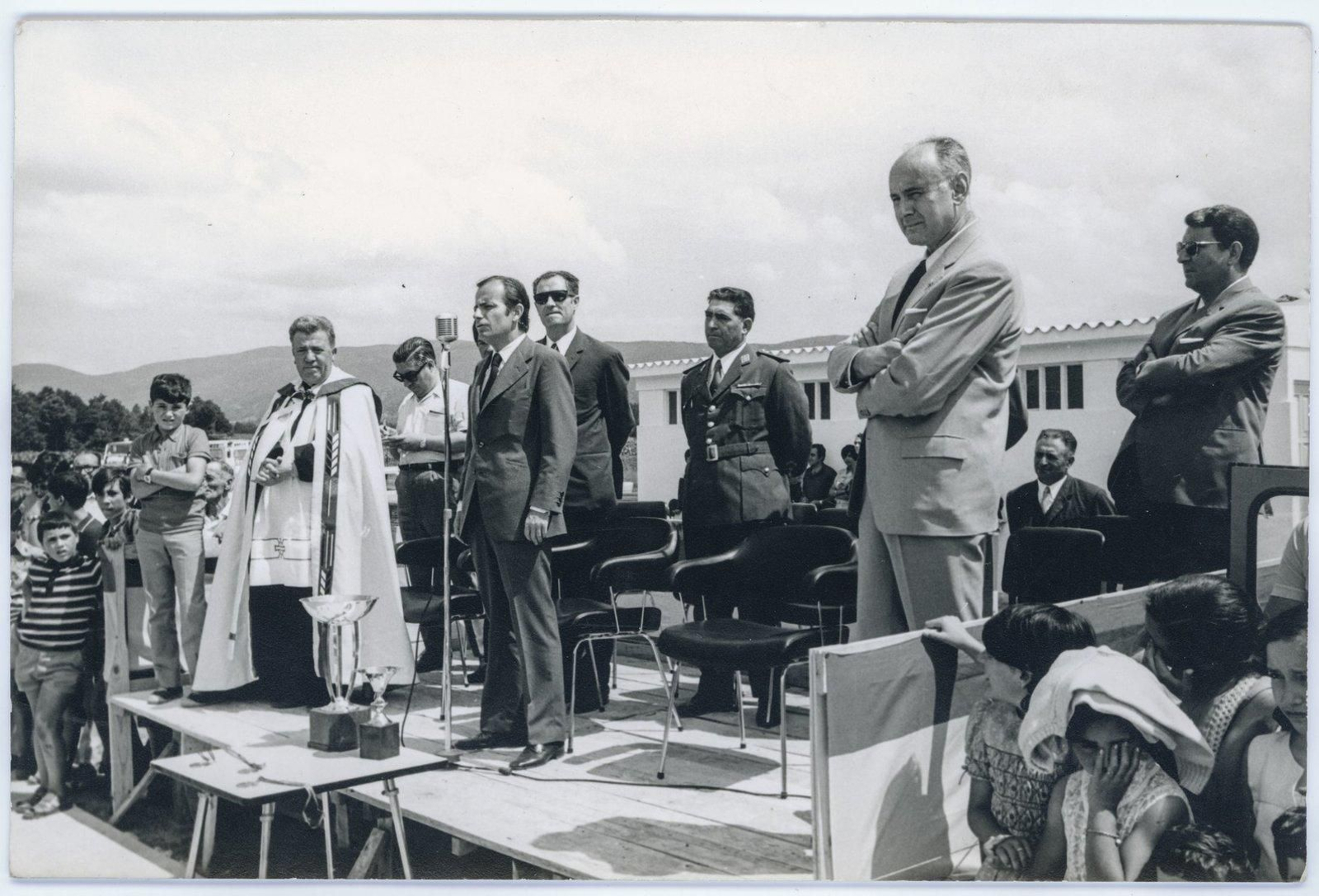 José Juan Pérez Ramos
Titulo: Inauguración Piscinas Municipales de Maceda
Lugar: Maceda - Piscinas Municipales, 1971
"Inauguración. Guillermo Fernández Julbe, Gobernador Civil de Ourense, el párroco Don José Dastres, alcalde Manuel Pascual y demás autoridades en la inauguración oficial de las piscinas municipales de Maceda".