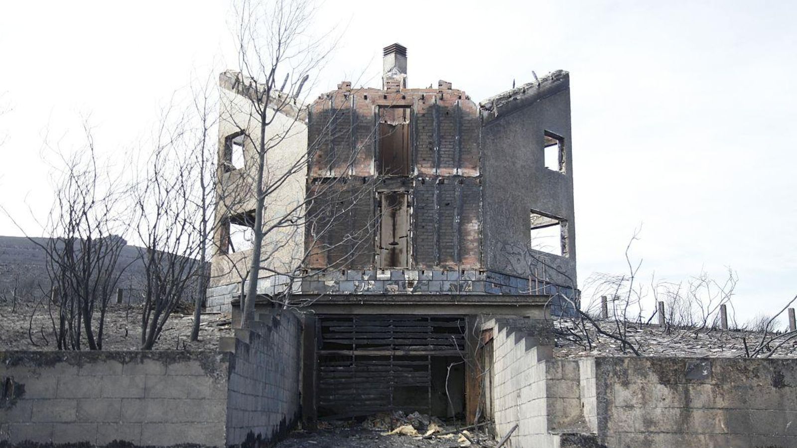 Una vivienda calcinada en Chandrexa de Queixa.