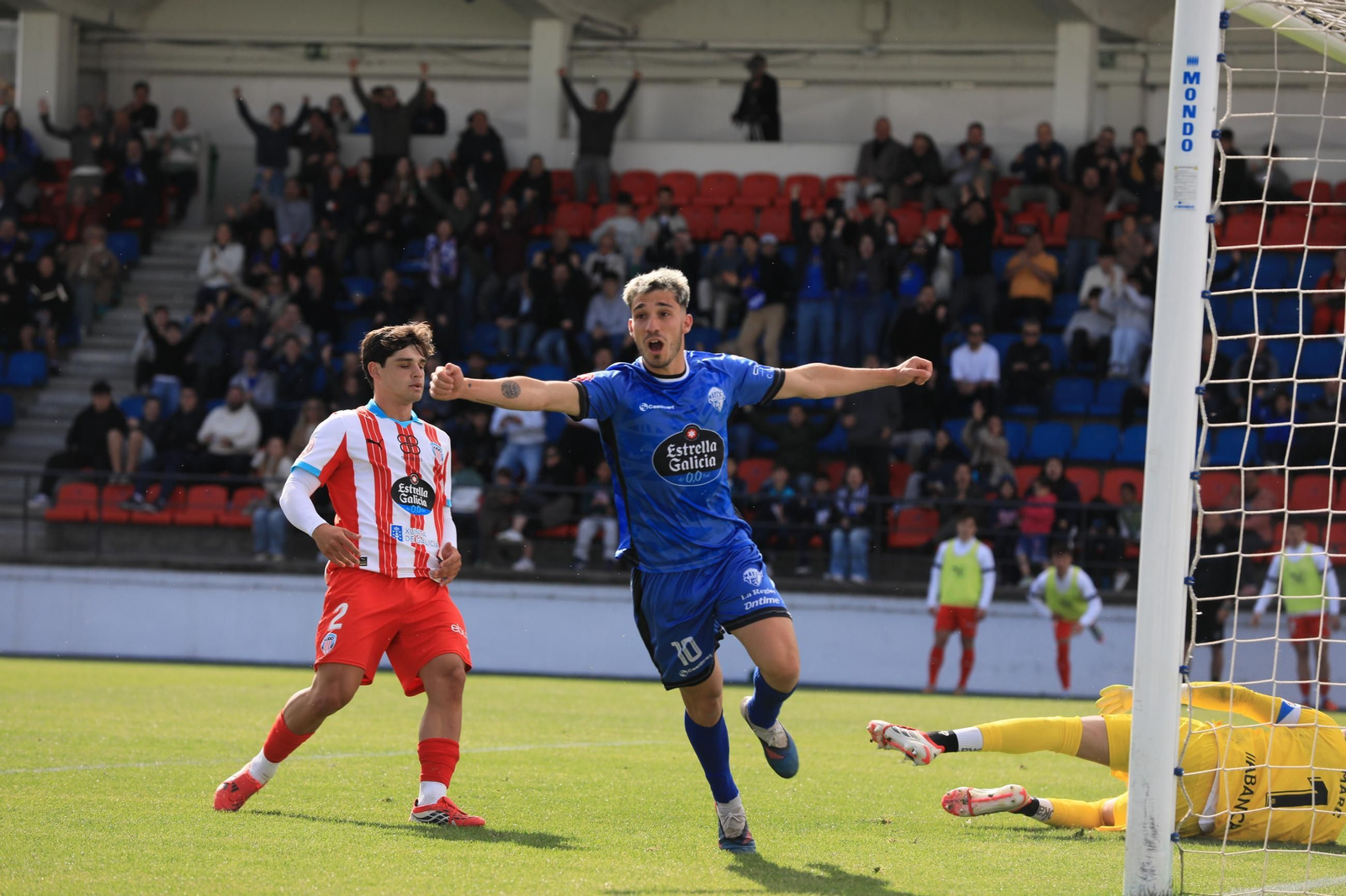Galería 1 O Couto disfruta de una gran victoria del Ourense CF ante el Lugo (4-2)
