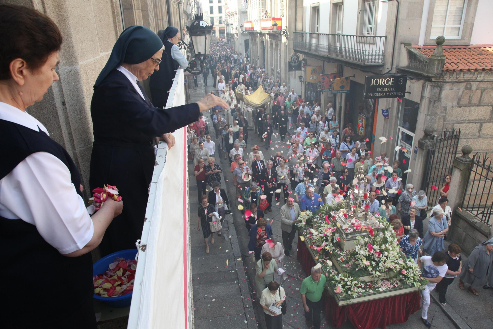 La custodia, a su paso por la calle Santo Domingo