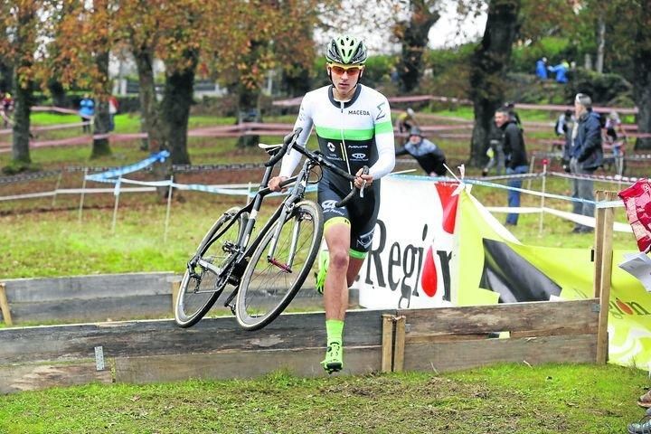 Feijóo lidera la Copa de España de ciclocross