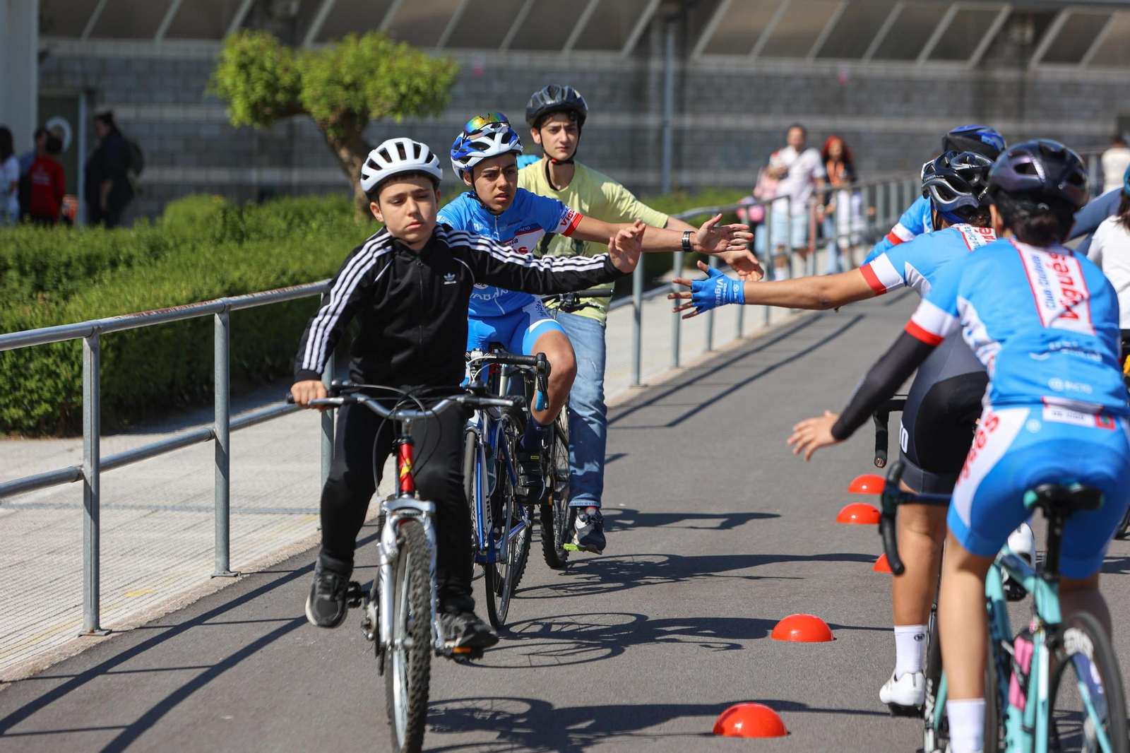 El Club Ciclista Vigués organiza junto con +Deporte Atlántico esta carrera por las calles de la ciudad.