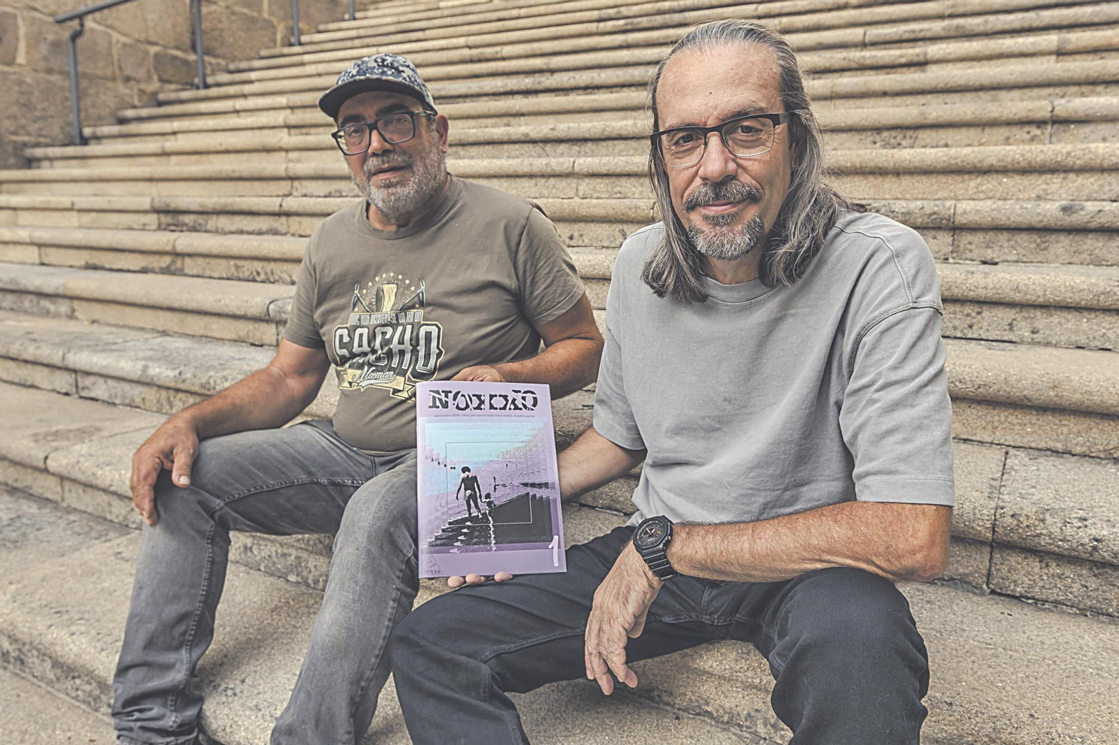 Alberto Saco y Raúl Ferrer junto al número 1 de NOXXO, que saldrá en septiembre