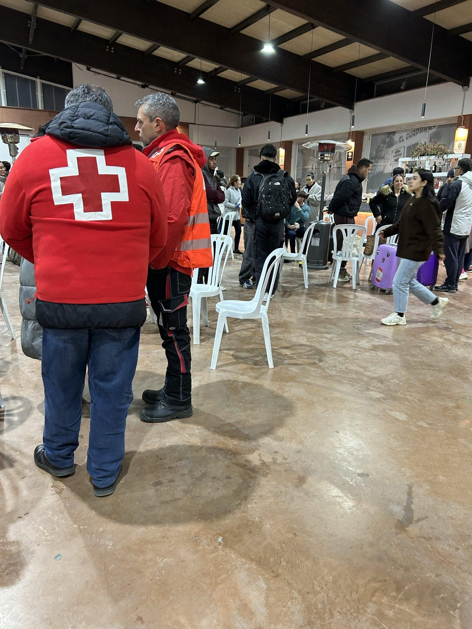 Fotos | Brutal impacto entre un tren Alvia y un Iryo en la línea de alta velocidad a la altura de Adamuz (Córdoba). Atención a los afectados en el pueblo de Adamuz.