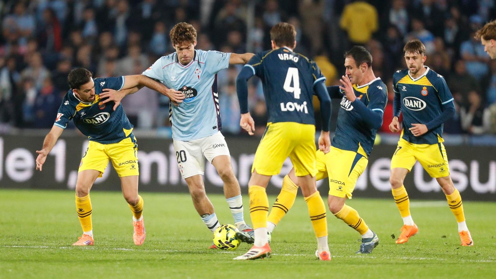 Galería | Decepción en Balaídos por la derrota del Celta ante el Espanyol