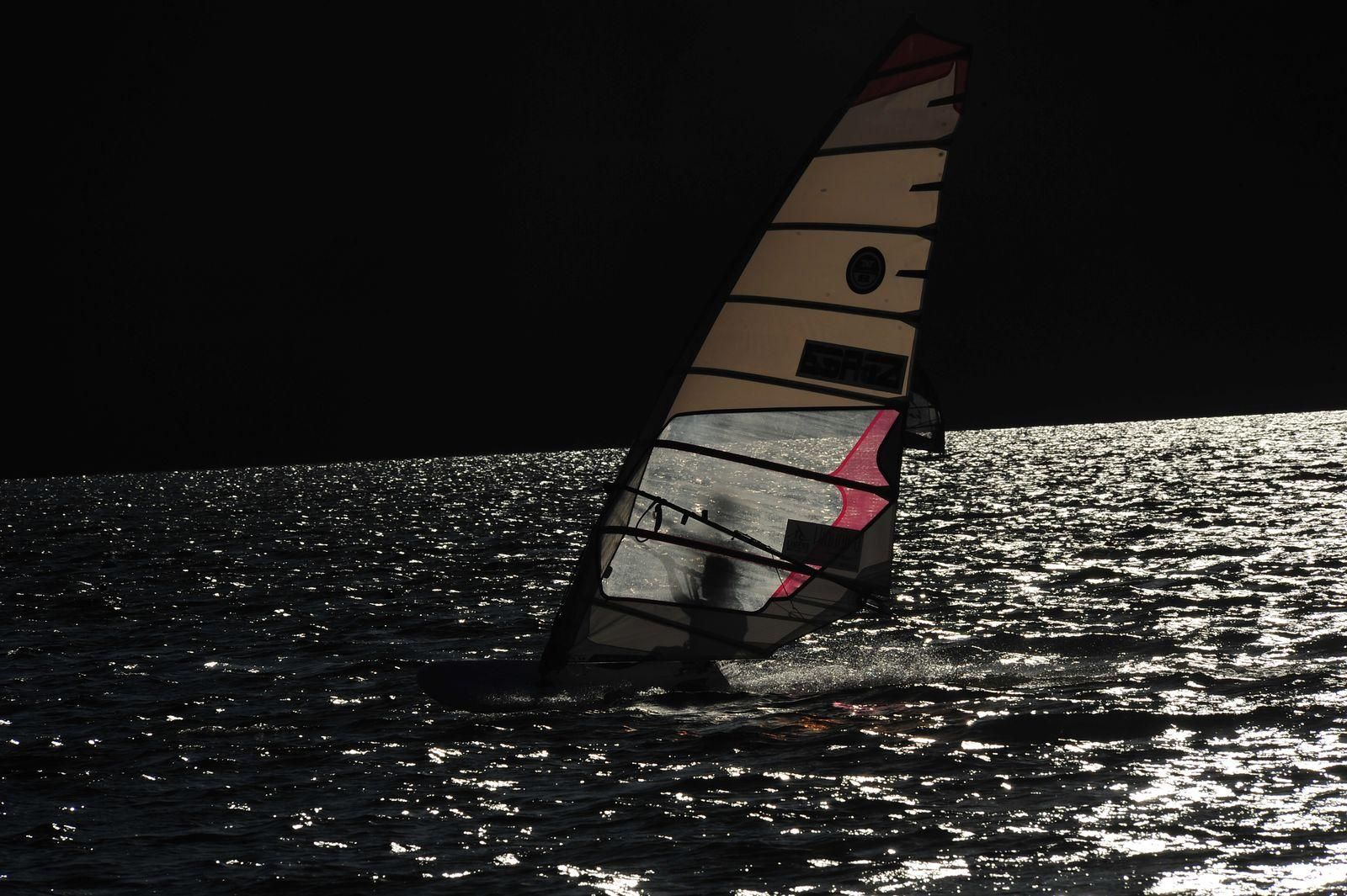 Jornada de windsurf en Castrelo de Miño.