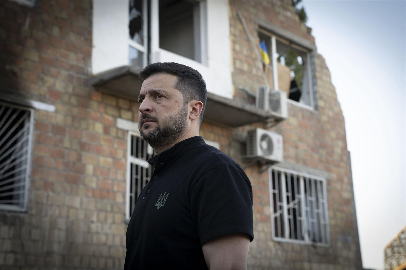 El presidente de Ucrania visita zonas destrozadas por ataques rusos