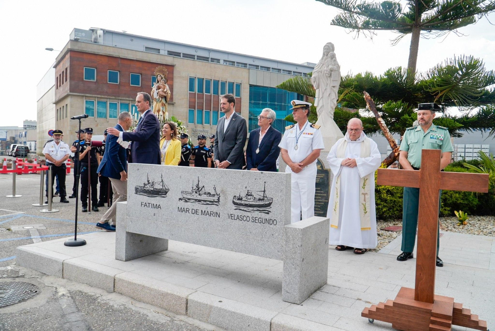 Galería | Vigo rinde homenaje a la Virgen del Carmen por tierra y por mar
