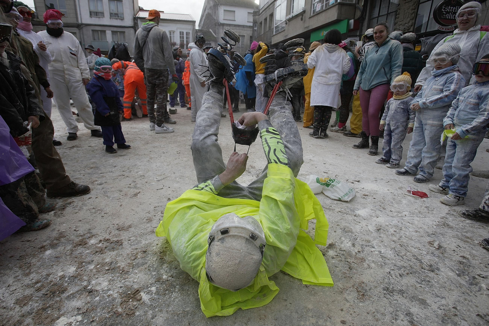 Galería | Los entroideiros conquistan Xinzo en el Domingo de Fareleiro