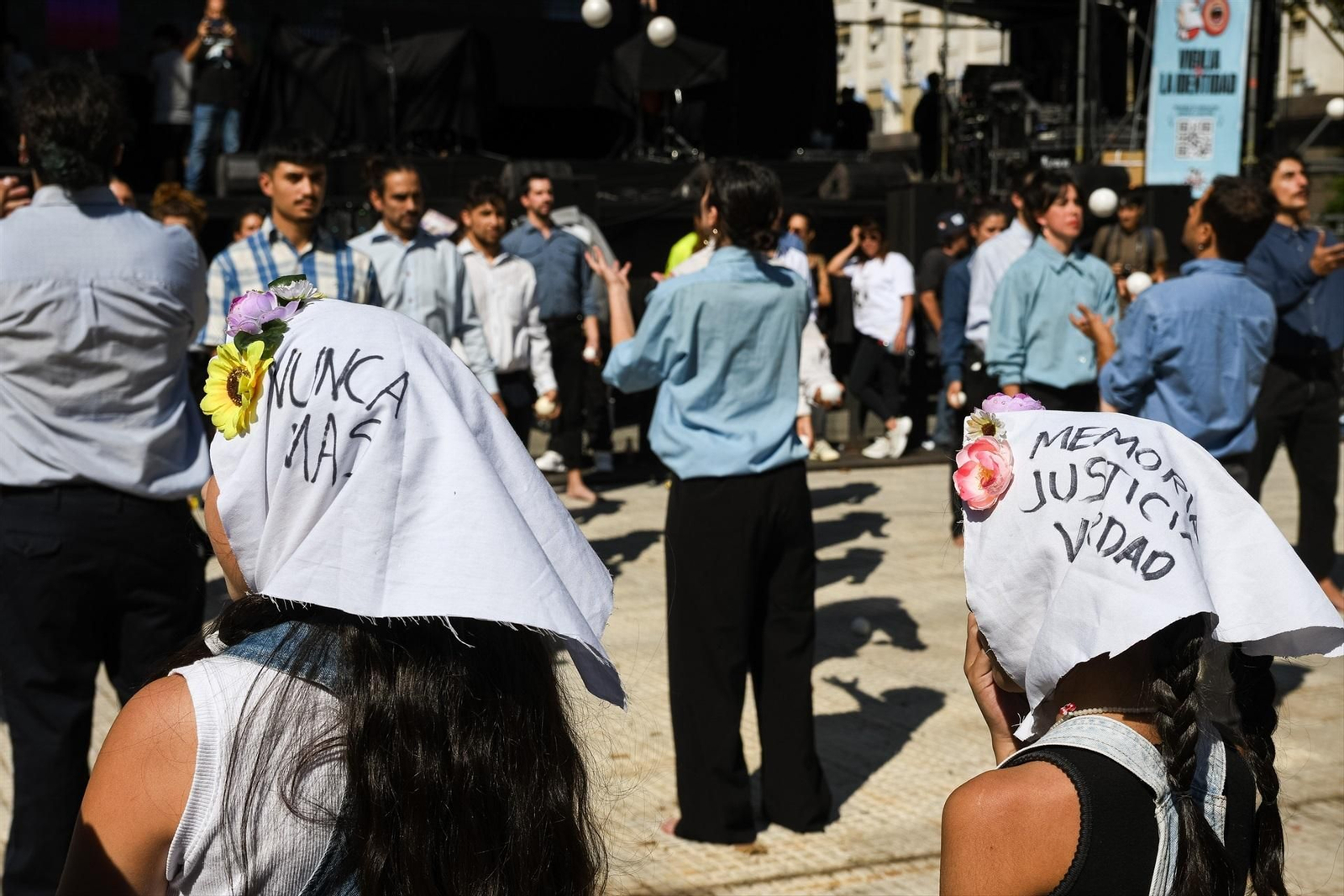 EuropaPress_7390443_varias_personas_vigilia_50_aniversario_golpe_estado_argentina_23_marzo_2026