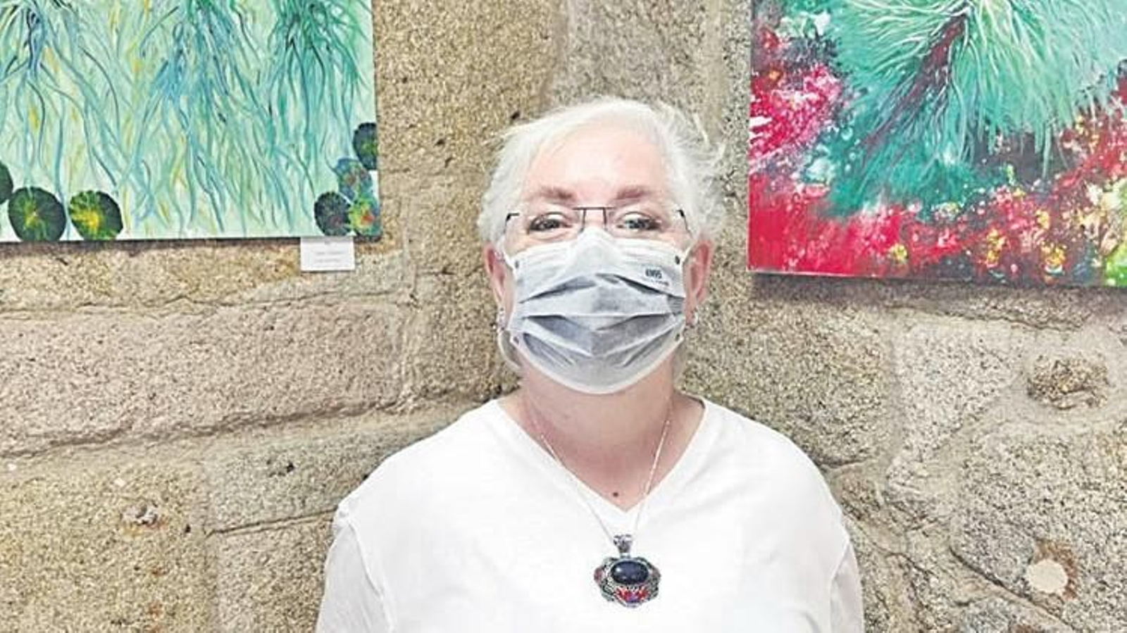 La artista celanovesa Angy en la Sala dos Arcos. (L.F.)