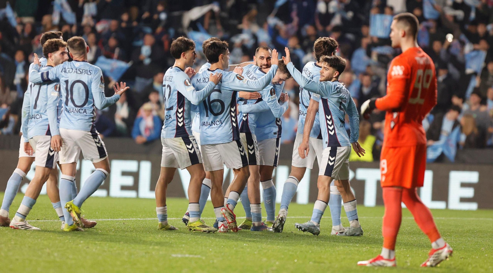 Galería | El Celta y el PAOK hacen vibrar Balaídos