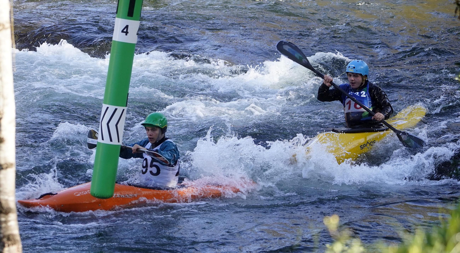 Galería | Mondariz Balneario acogió el Gallego de slalom y kayak cross