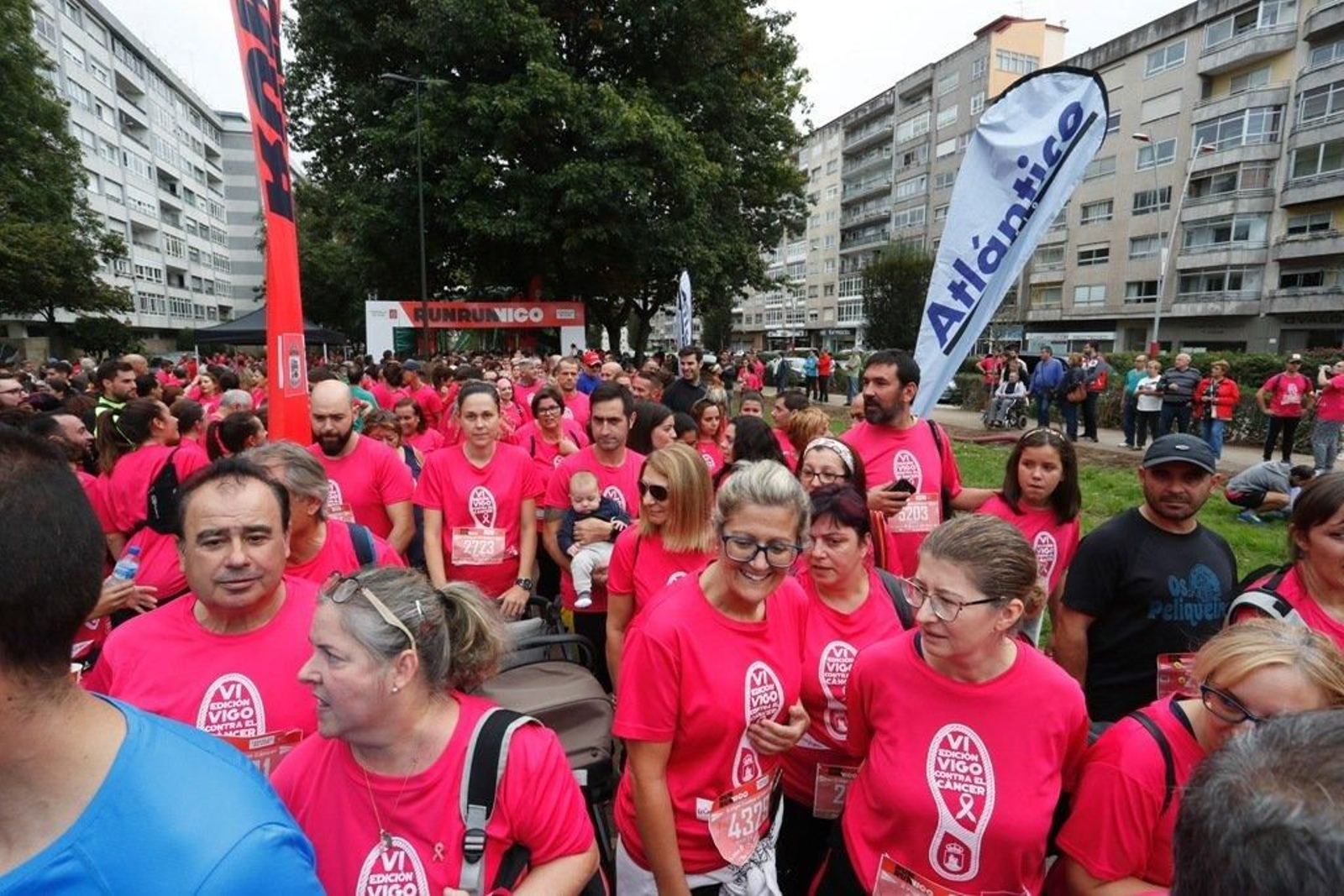 El color rosa abarrotó la Avenida de Castelao - JV Landín 179