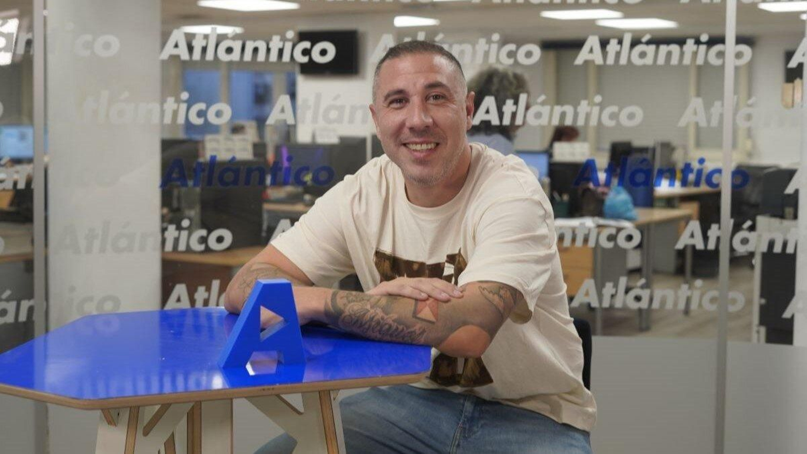 El exfutbolista vigués pasó revista a su carrera, al Celta actual y a su labor como comentarista televisivo en el set de Atlántico.