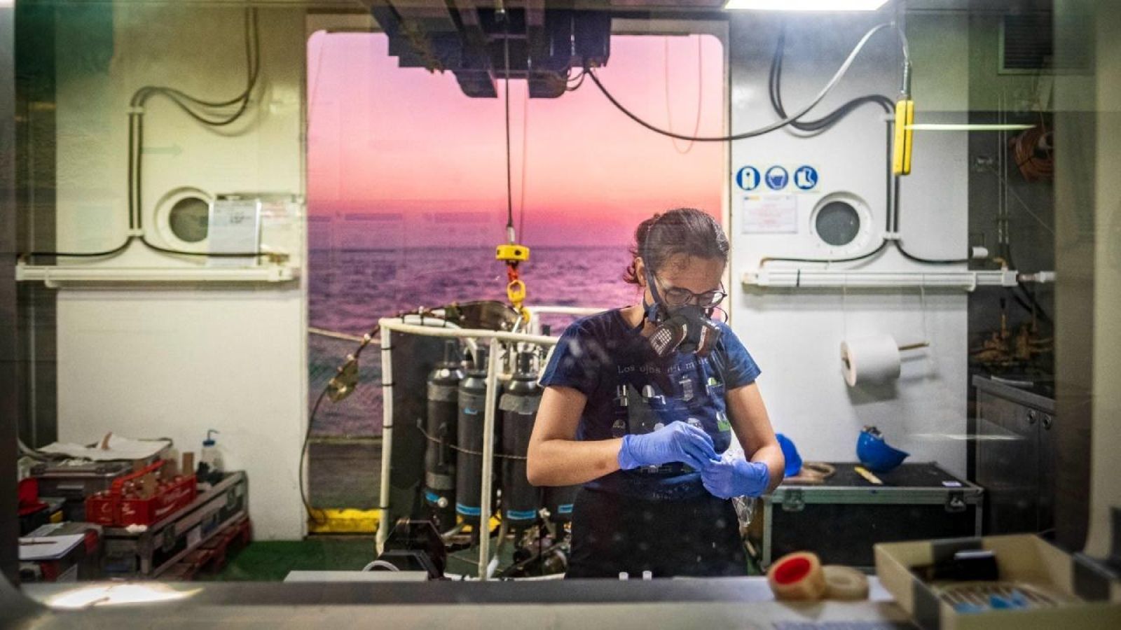 Foto del equipo de científicos del “Ramón Margalef”, tras el final de campaña.