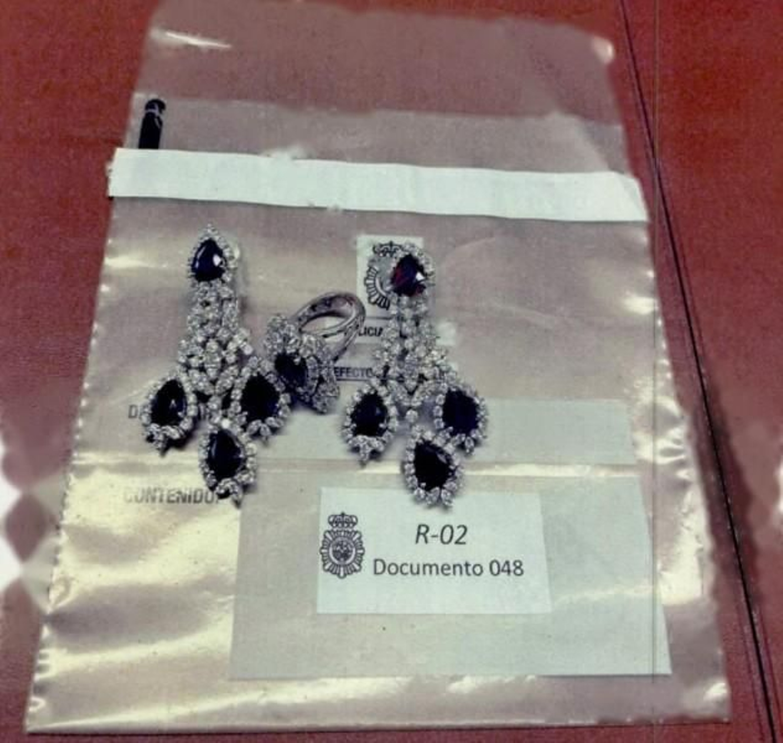 Galería | Zapatero guardaba decenas de joyas y relojes en una caja fuerte en su despacho, fotos