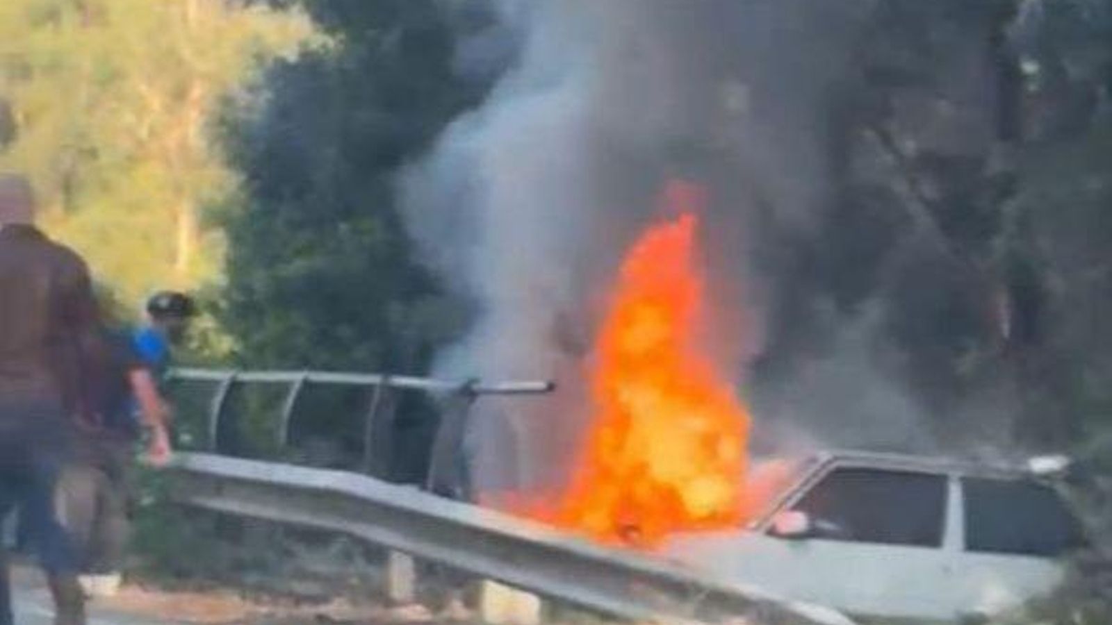Momentos iniciales tras el choque entre el coche y el ciclista.