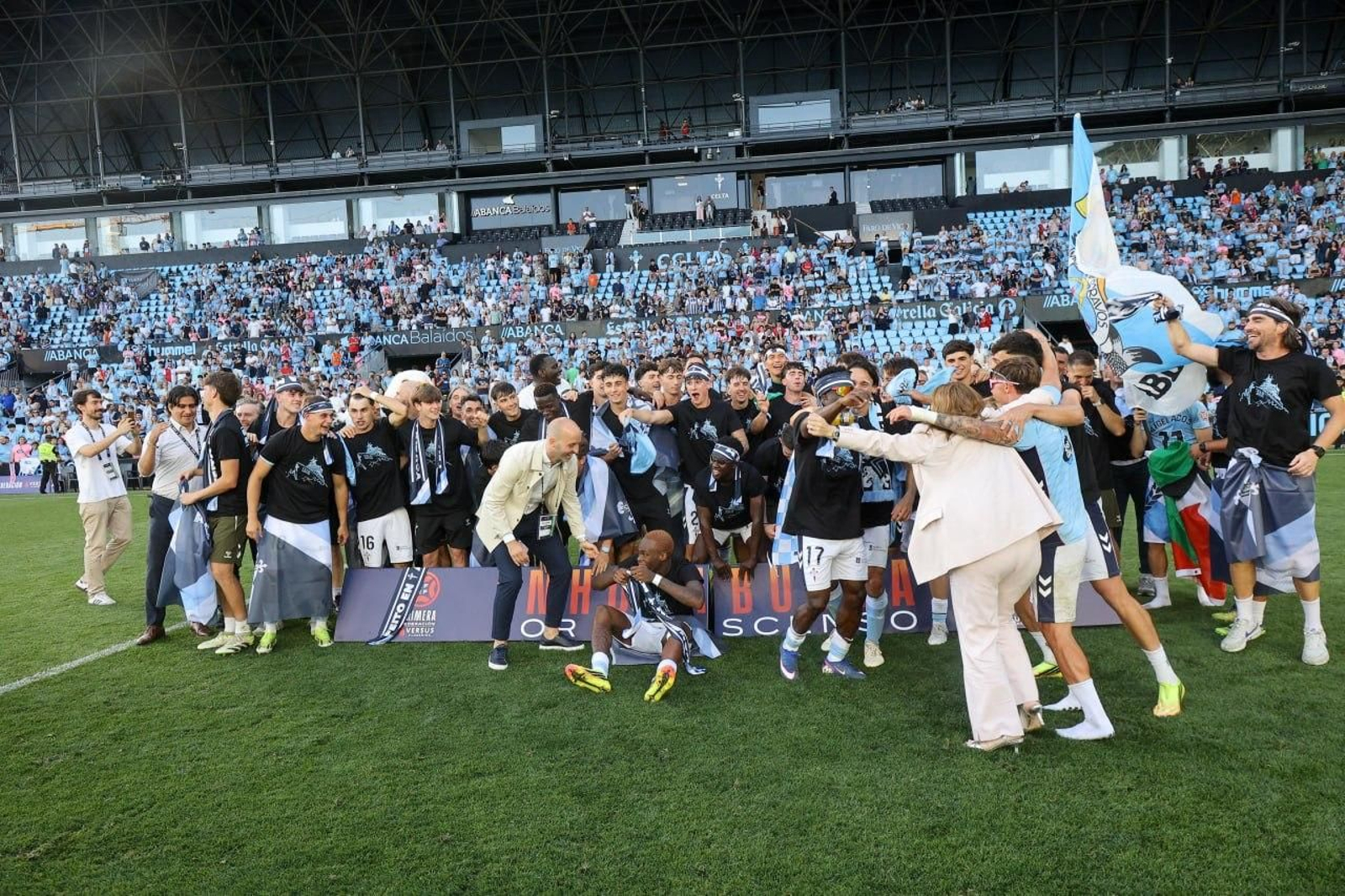 Galería | El Celta Fortuna golea a la Ponferradina y sube a Segunda División