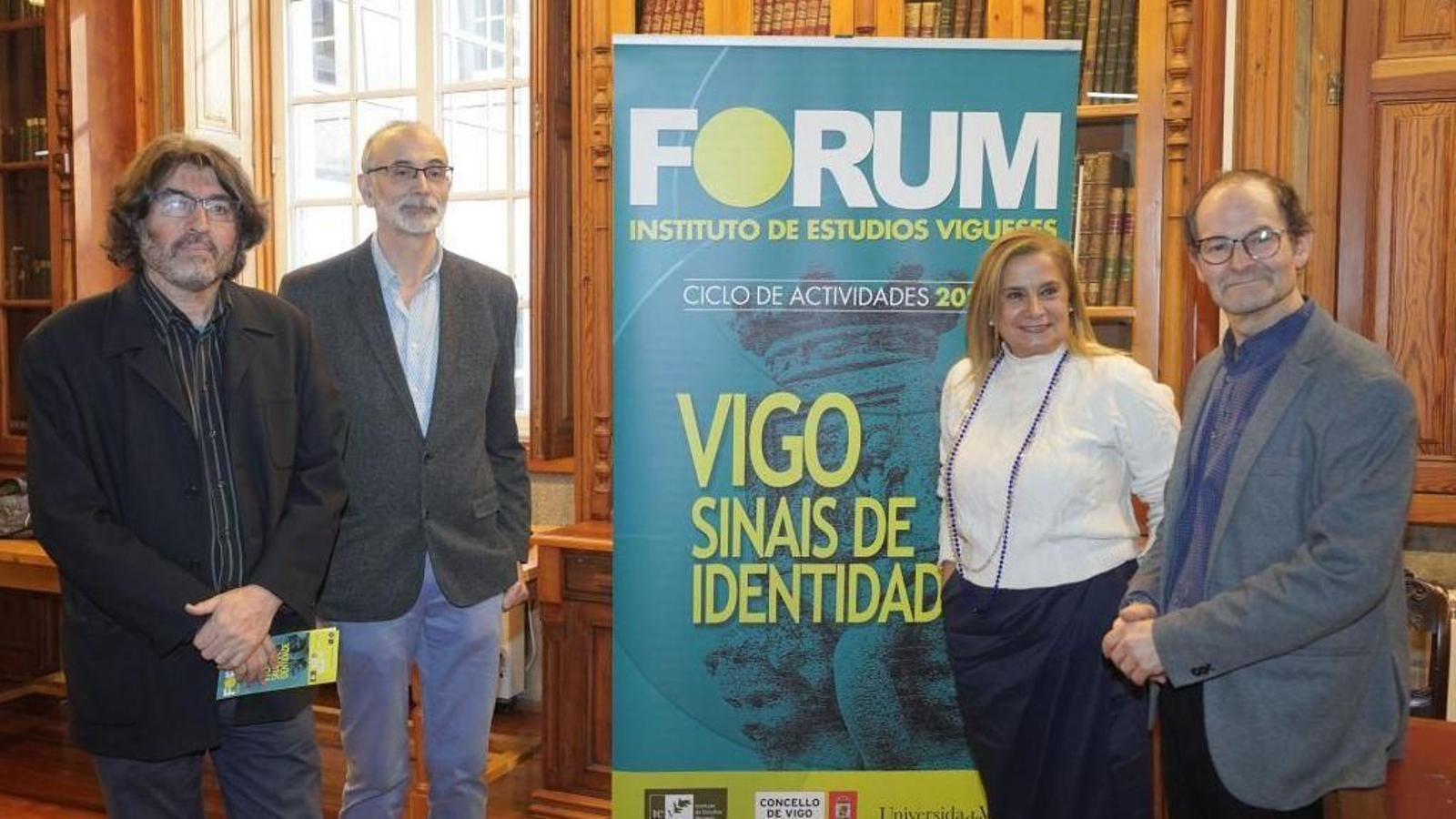Xosé Luis Mateo, Xoan Carlos Abad, Carmela Silva y Antonio Giráldez en la presentación.