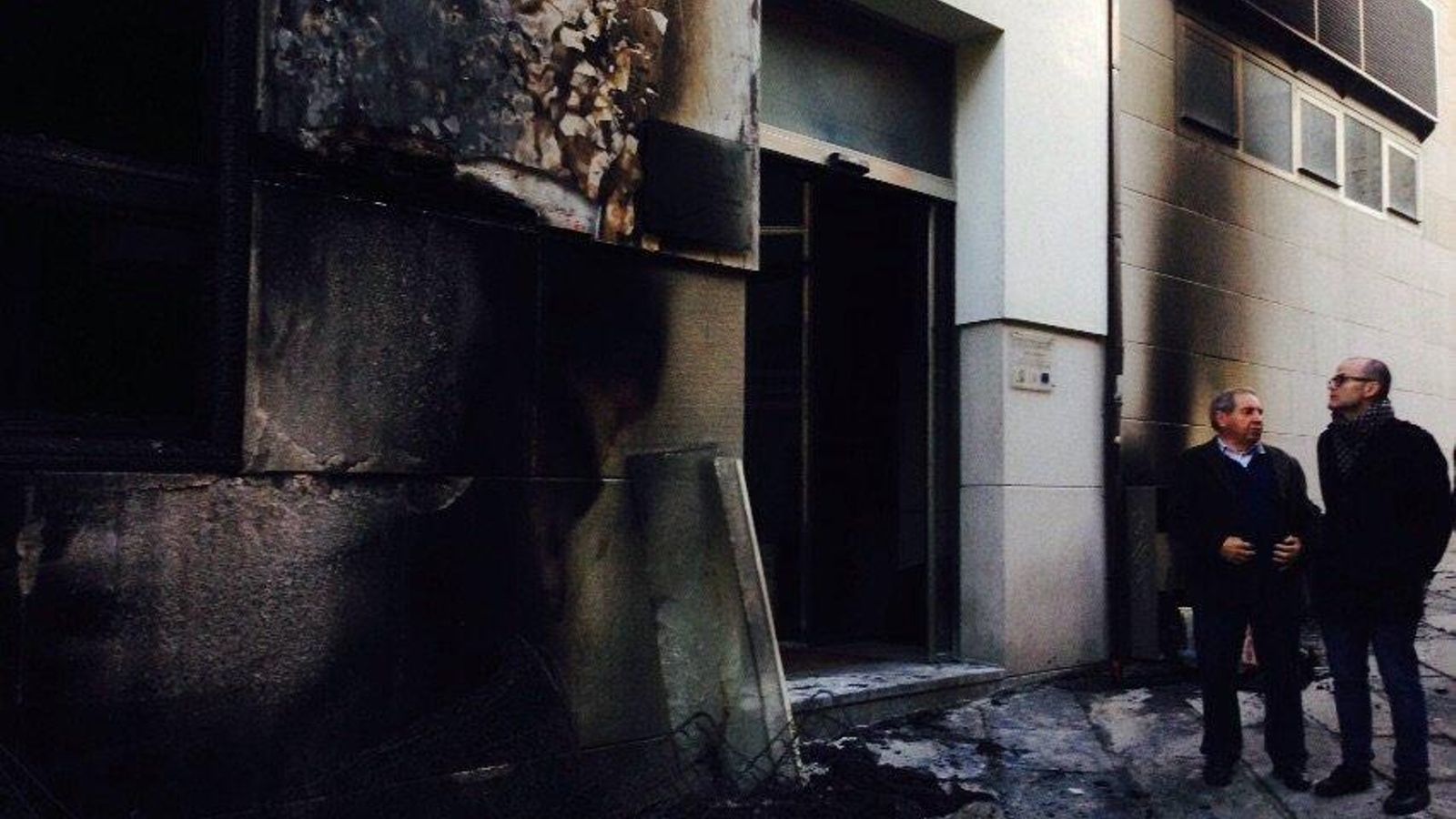 e80889b7dab8249854416ab86320db93