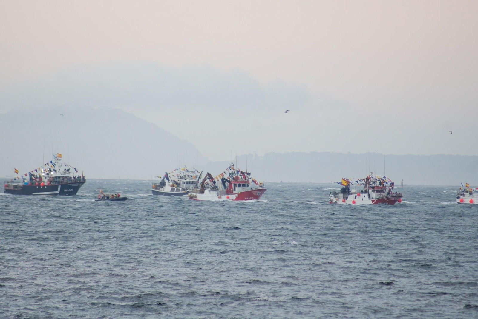 Galería | Vigo rinde homenaje a la Virgen del Carmen por tierra y por mar