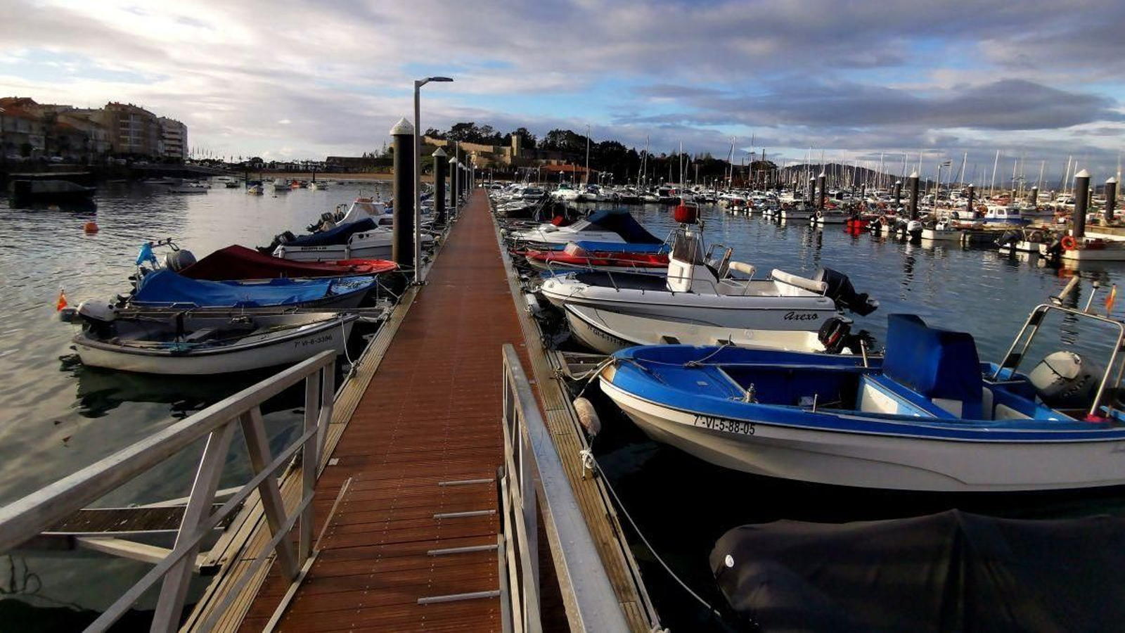 La existencia de enganches de agua mejorarían las condiciones de uso de las instalaciones del puerto deportivo cuya titularidad es de Portos de Galicia.