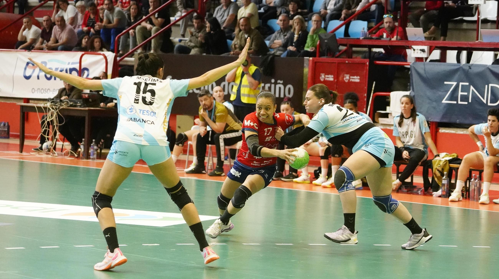 Galería | Porriño y Guardés se miden en el derbi femenino