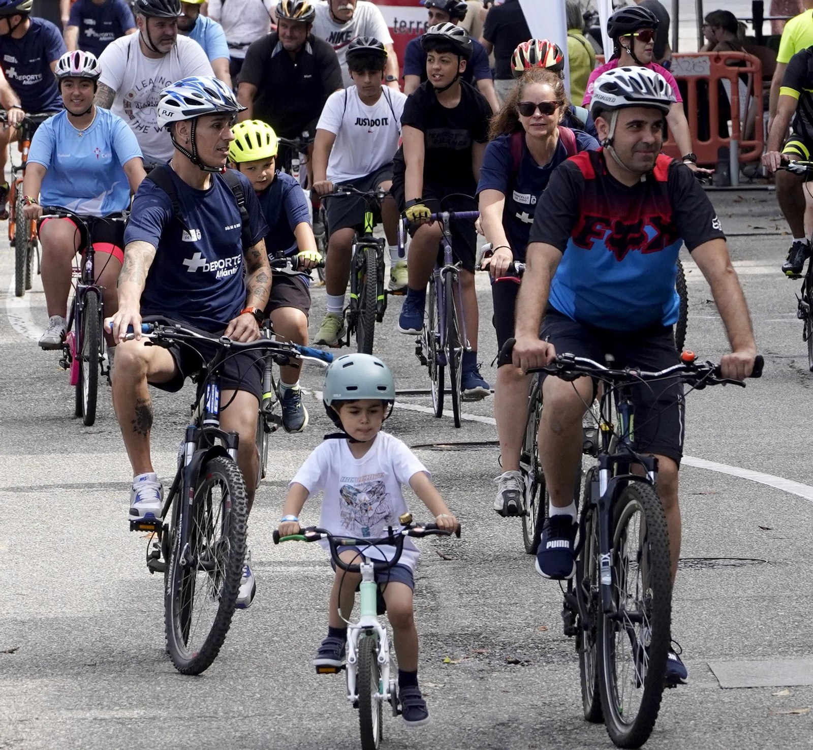 Galería | El ciclismo toma Vigo con la primera edición del Día de la Bici de Atlántico