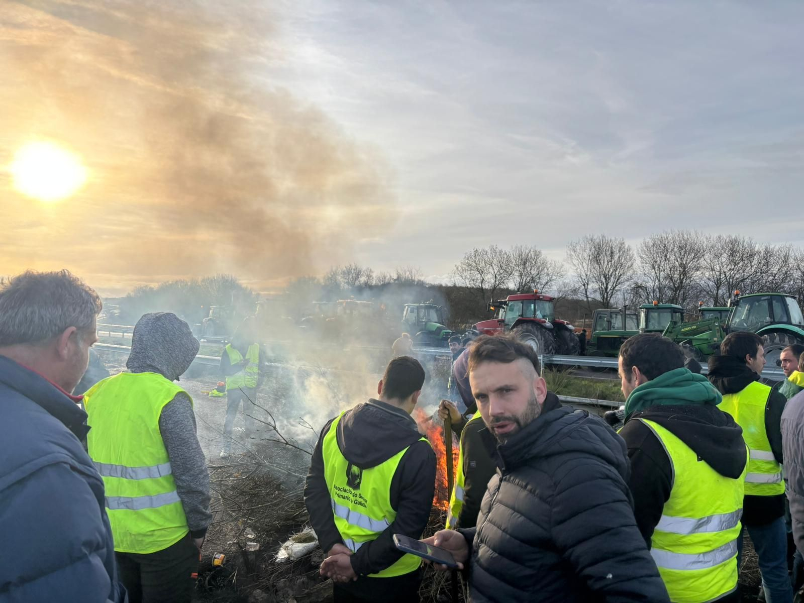 Galería | Las protestas de los tractoristas en la A-52 contra el acuerdo comercial con Mercosur, en imágenes