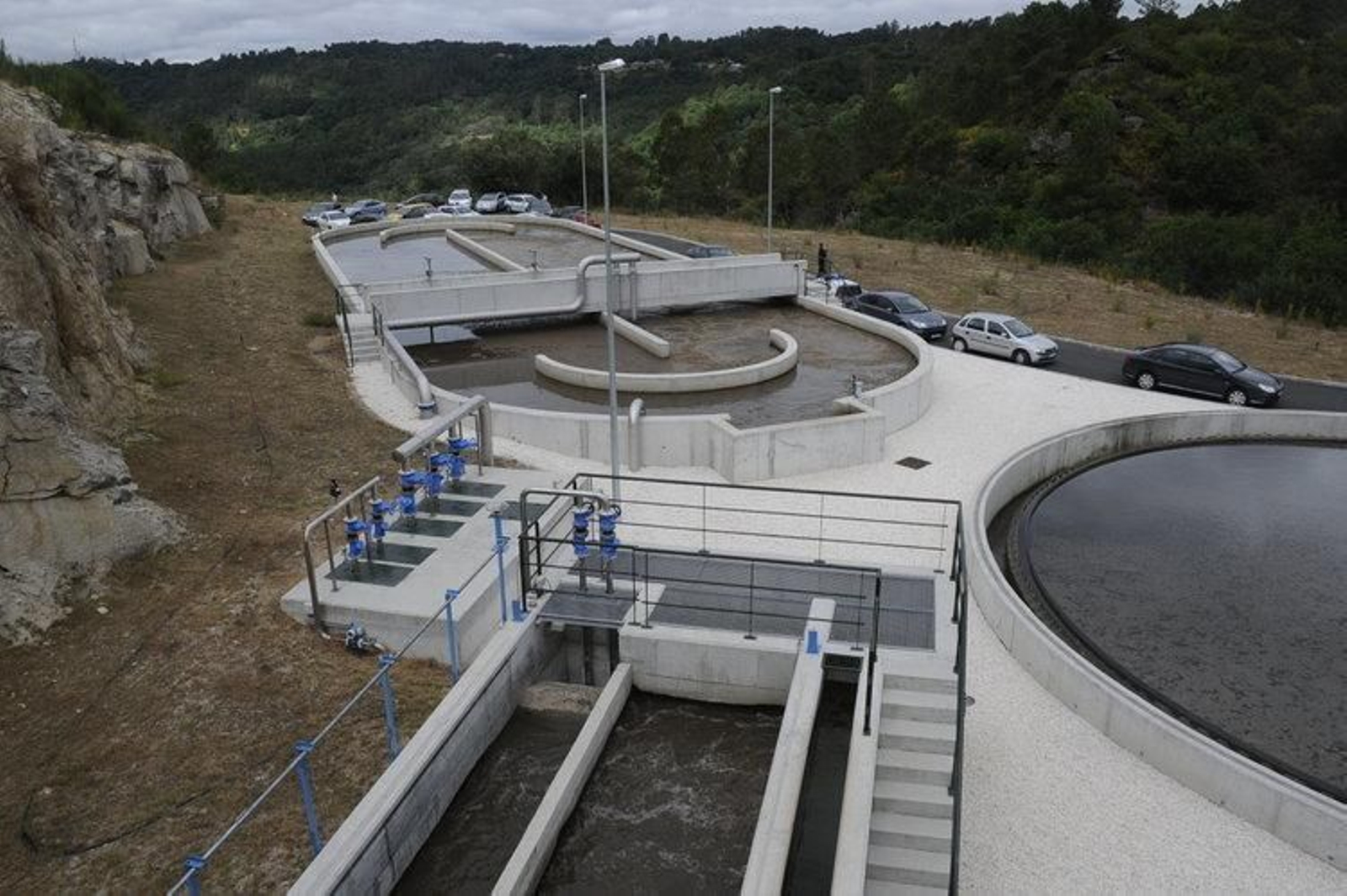 Las instalaciones de la depuradora están ubicadas en el entorno del pueblo de O Penedo.